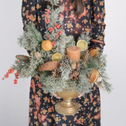 Aranjament De Crăciun În Vas Metalic Auriu Cu Brad Cypress