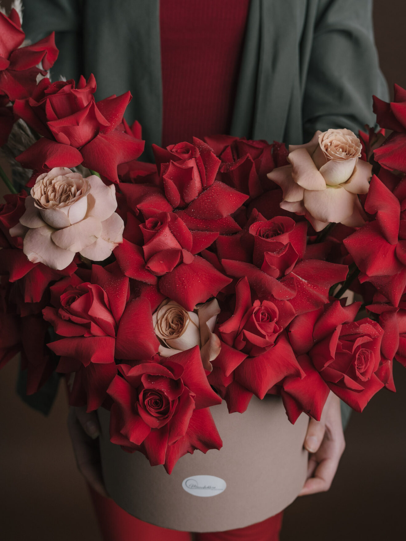Cutie Cu Trandafiri Roșii Manufaktura