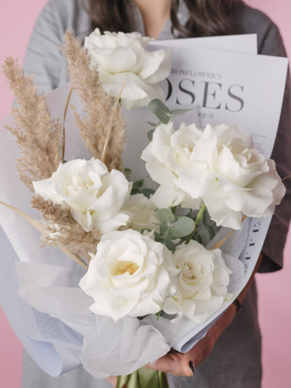 Buchet Velvet White Roses