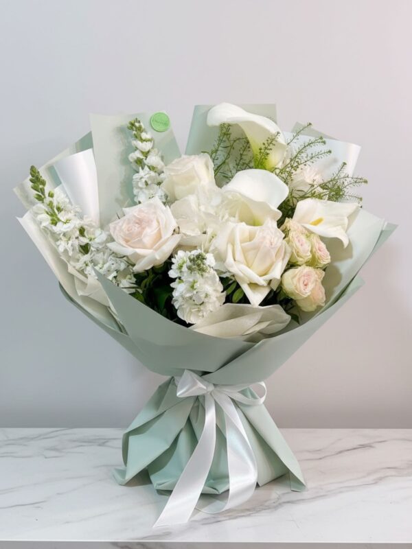 buchet cu flori albe Happy