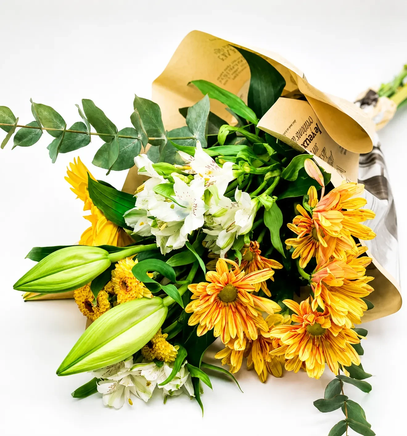 Buchet cu crizanteme și alstroemeria albă