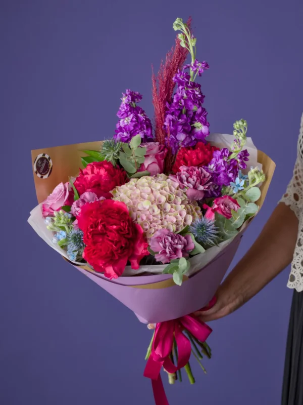 Buchet cu hortensie și matthiola mov