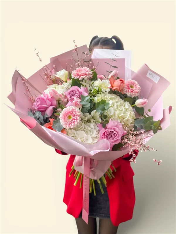 Buchet cu hortensii, trandafiri și gerbera