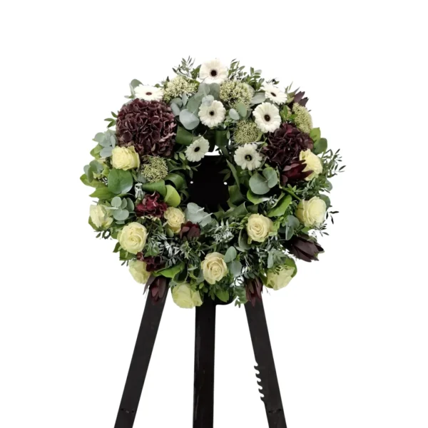 Coroană cu hortensii burgund și gerbera albă